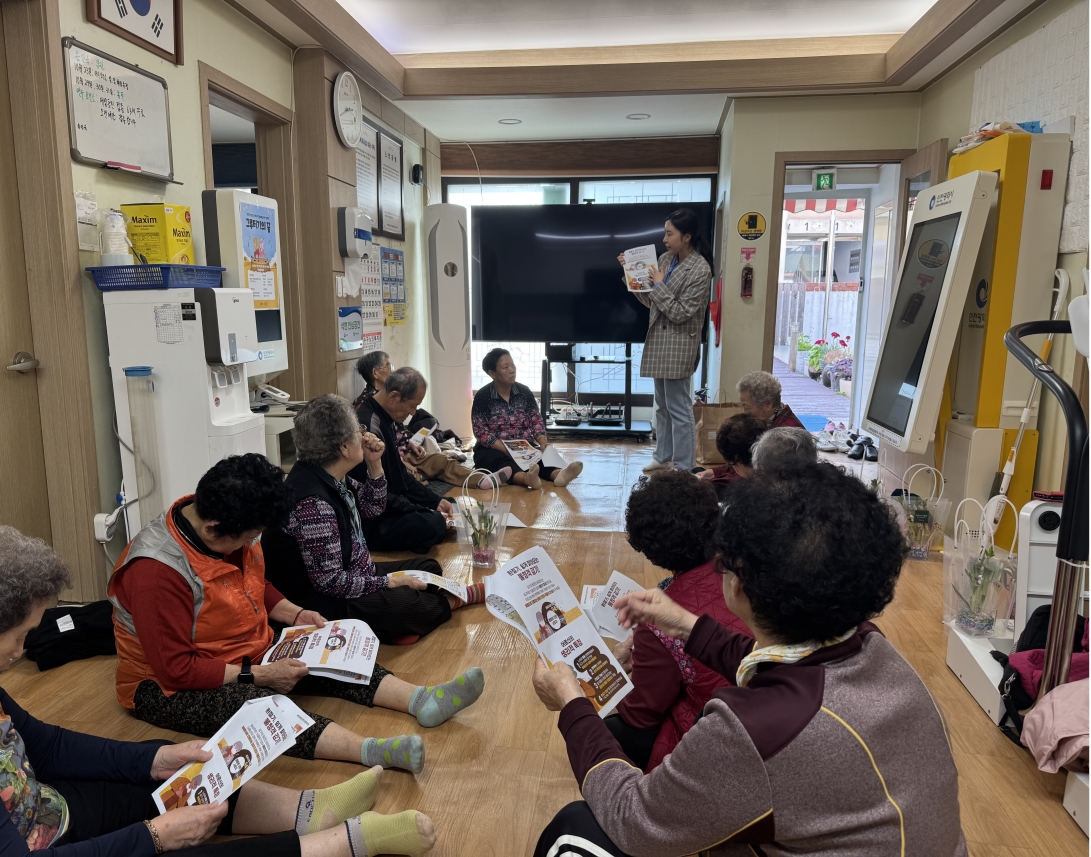 연수구는 동 행정복지센터 간호직 공무원의 전문 역량을 활용해 보건복지 복합 수요가 있는 주민에게 맞춤형 통합 서비스를 제공하는 2026년 동(洞) 중심 마을건강복지 사업을 본격 추진한다